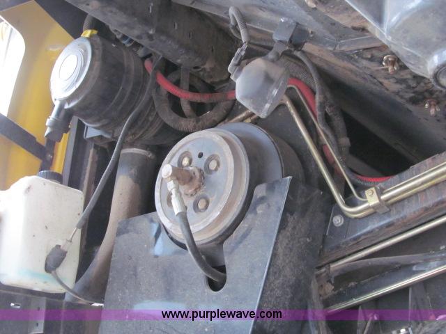 image for item B5093 2006 New Holland CR970 twin rotor combine