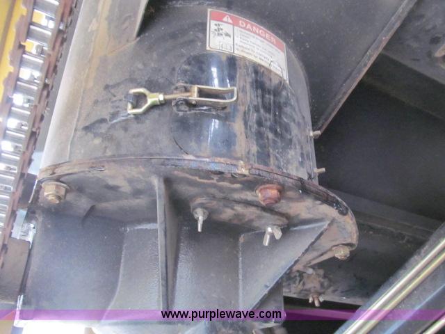 image for item B5093 2006 New Holland CR970 twin rotor combine