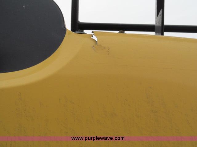 image for item B5093 2006 New Holland CR970 twin rotor combine