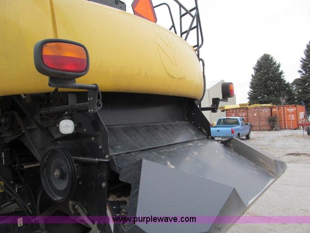 image for item B5093 2006 New Holland CR970 twin rotor combine