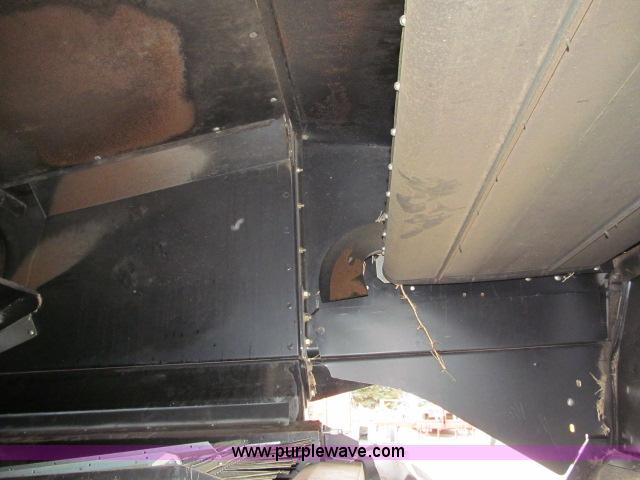 image for item B5093 2006 New Holland CR970 twin rotor combine