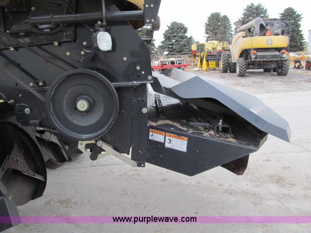 image for item B5093 2006 New Holland CR970 twin rotor combine