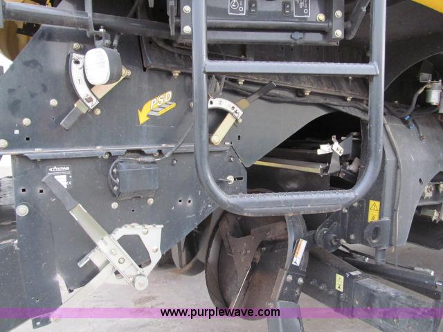 image for item B5093 2006 New Holland CR970 twin rotor combine