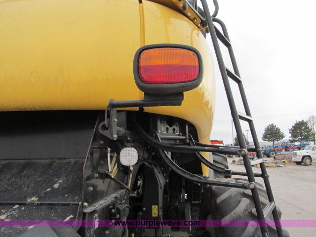 image for item B5093 2006 New Holland CR970 twin rotor combine
