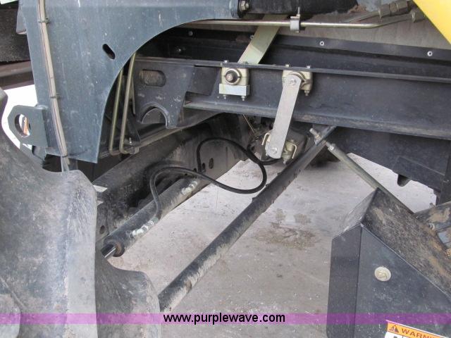 image for item B5093 2006 New Holland CR970 twin rotor combine