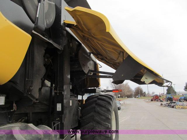 image for item B5093 2006 New Holland CR970 twin rotor combine