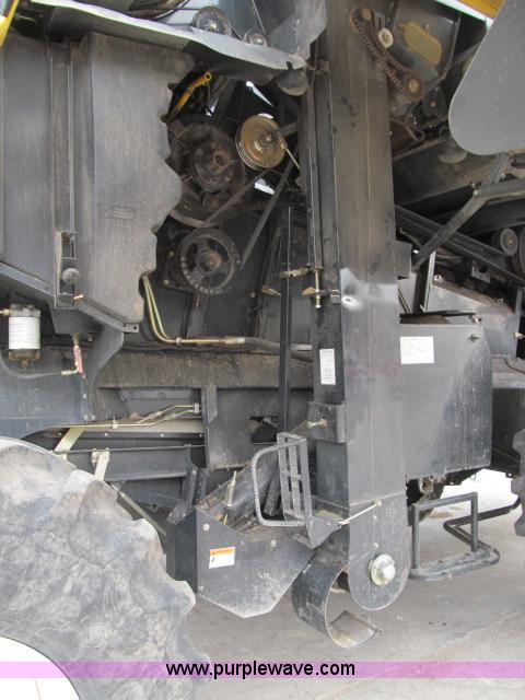 image for item B5093 2006 New Holland CR970 twin rotor combine