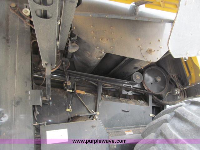 image for item B5093 2006 New Holland CR970 twin rotor combine