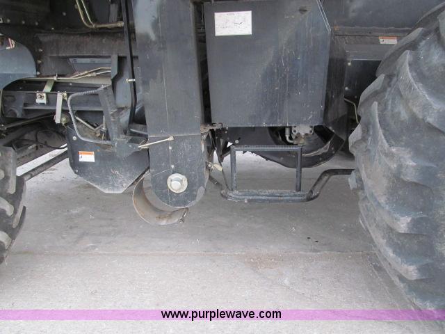 image for item B5093 2006 New Holland CR970 twin rotor combine