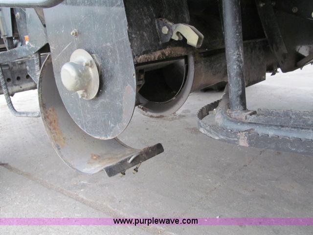 image for item B5093 2006 New Holland CR970 twin rotor combine