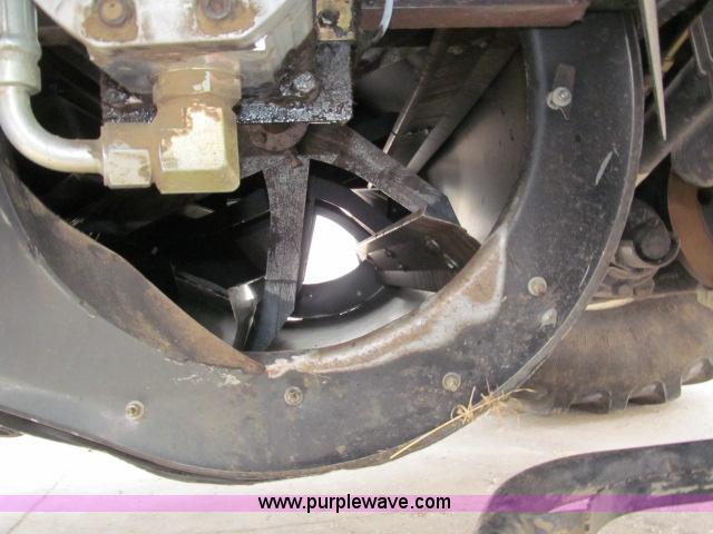 image for item B5093 2006 New Holland CR970 twin rotor combine