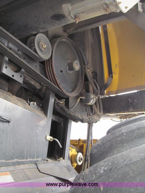 image for item B5093 2006 New Holland CR970 twin rotor combine