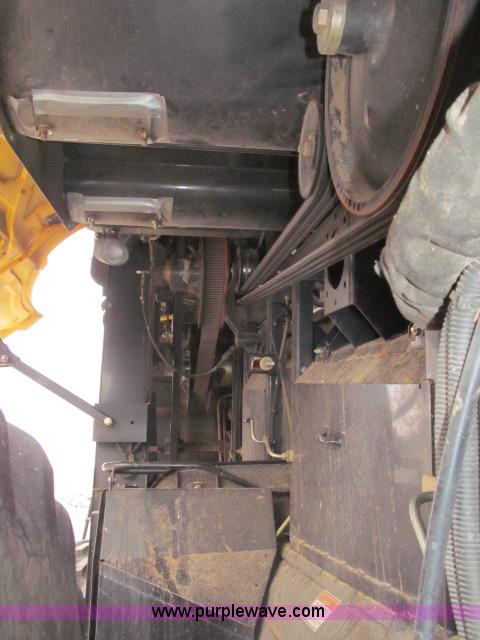 image for item B5093 2006 New Holland CR970 twin rotor combine