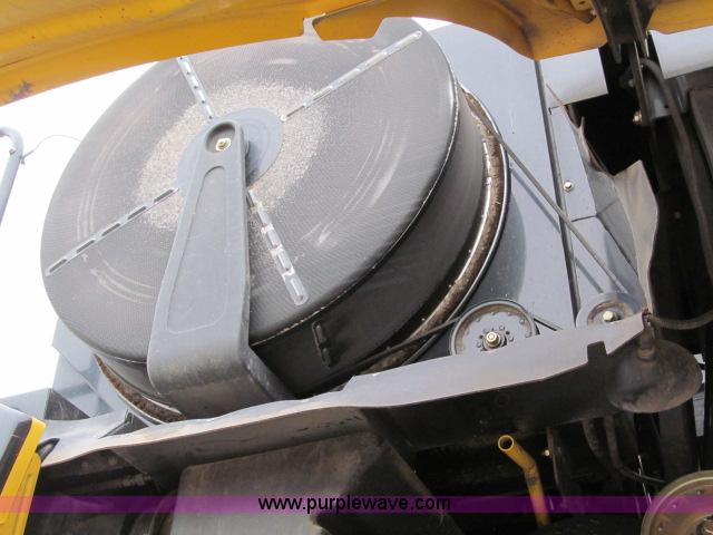 image for item B5093 2006 New Holland CR970 twin rotor combine