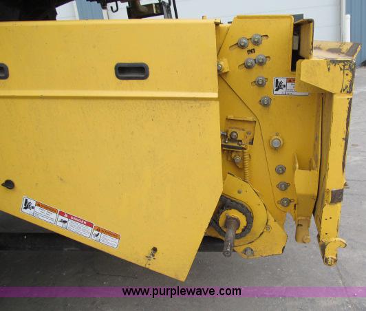 image for item B5093 2006 New Holland CR970 twin rotor combine