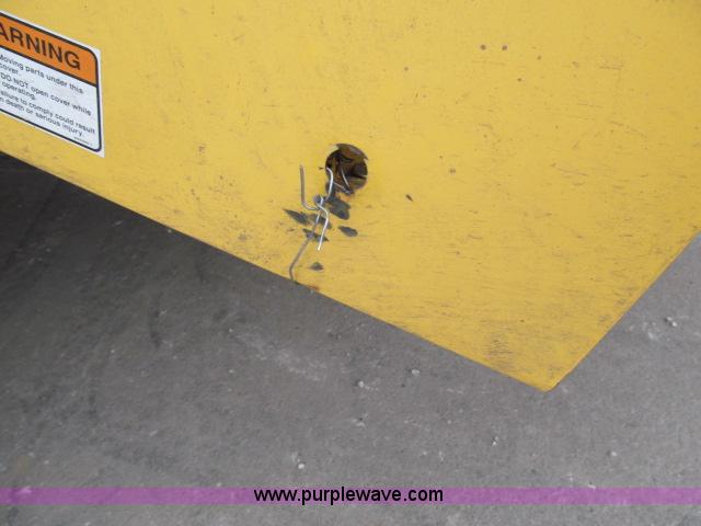 image for item B5093 2006 New Holland CR970 twin rotor combine