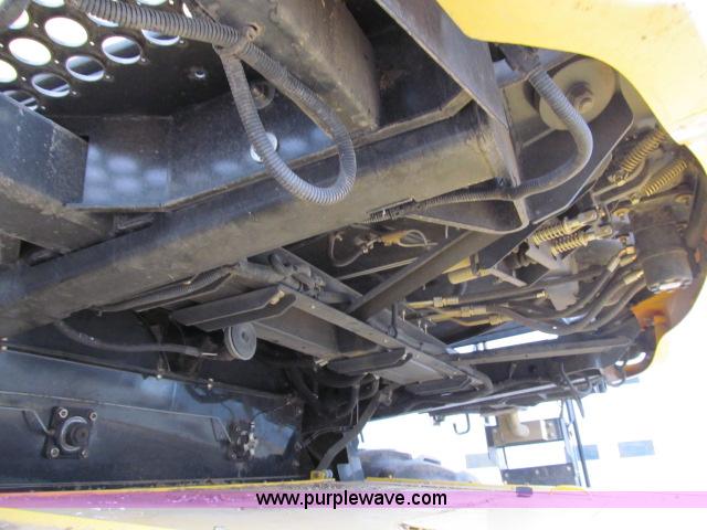 image for item B5093 2006 New Holland CR970 twin rotor combine