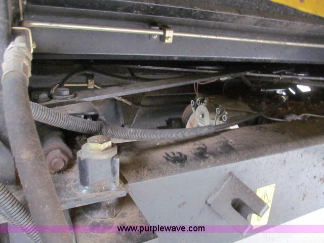 image for item B5093 2006 New Holland CR970 twin rotor combine