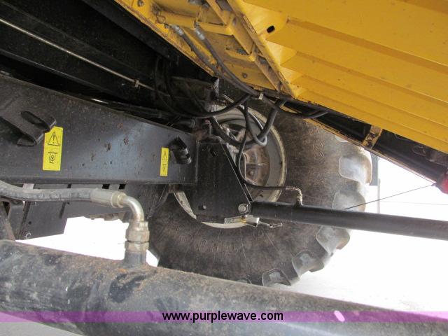 image for item B5093 2006 New Holland CR970 twin rotor combine