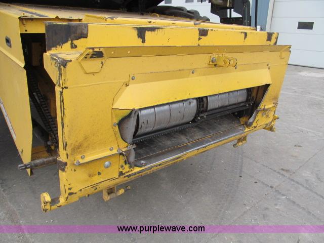 image for item B5093 2006 New Holland CR970 twin rotor combine