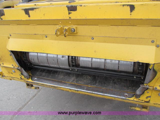 image for item B5093 2006 New Holland CR970 twin rotor combine