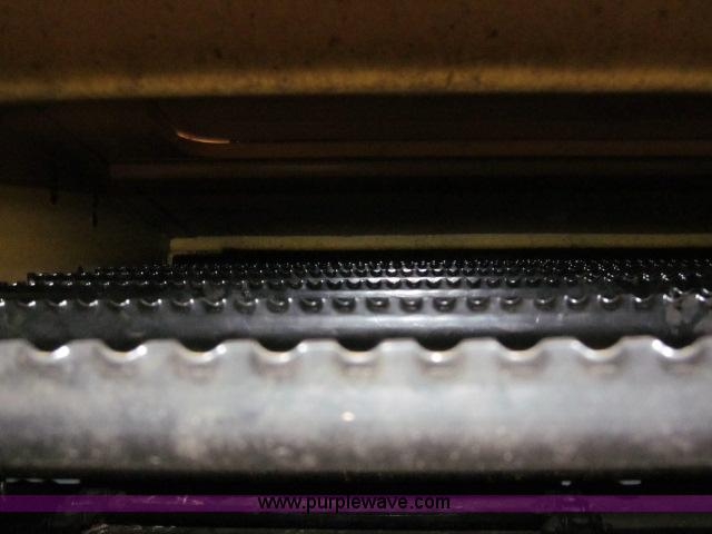 image for item B5093 2006 New Holland CR970 twin rotor combine