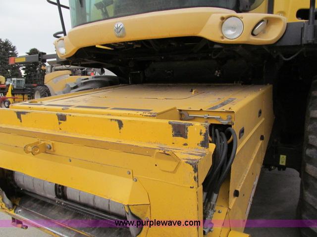image for item B5093 2006 New Holland CR970 twin rotor combine