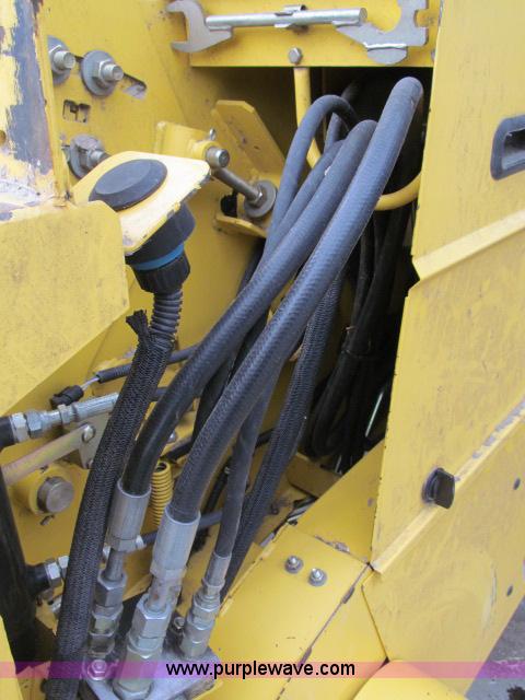image for item B5093 2006 New Holland CR970 twin rotor combine