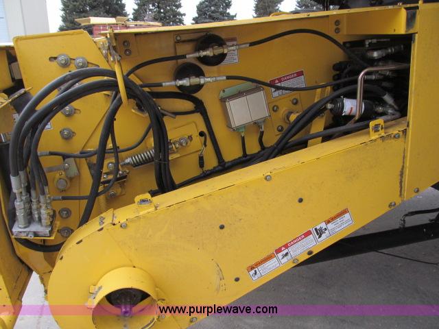 image for item B5093 2006 New Holland CR970 twin rotor combine