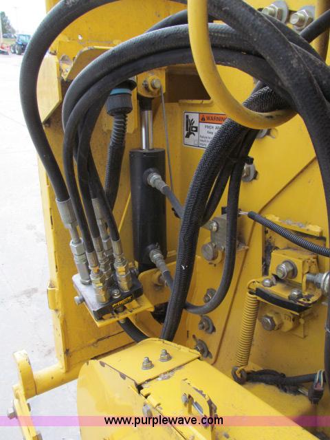 image for item B5093 2006 New Holland CR970 twin rotor combine