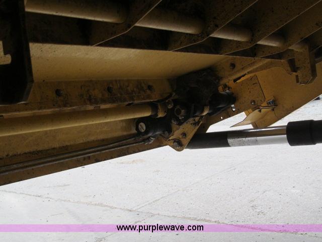 image for item B5093 2006 New Holland CR970 twin rotor combine