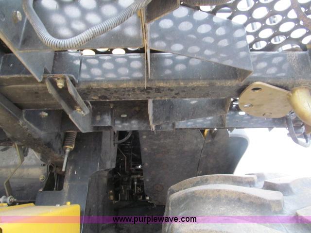 image for item B5093 2006 New Holland CR970 twin rotor combine