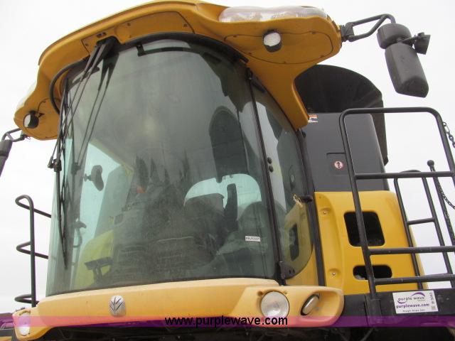 image for item B5093 2006 New Holland CR970 twin rotor combine