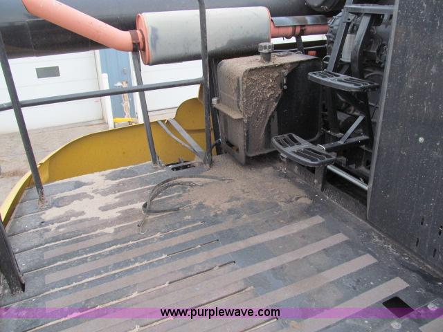 image for item B5093 2006 New Holland CR970 twin rotor combine