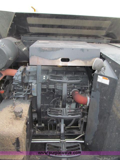 image for item B5093 2006 New Holland CR970 twin rotor combine