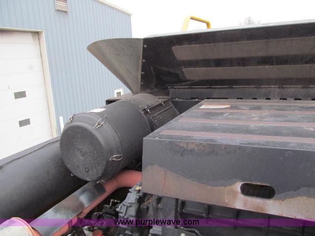 image for item B5093 2006 New Holland CR970 twin rotor combine