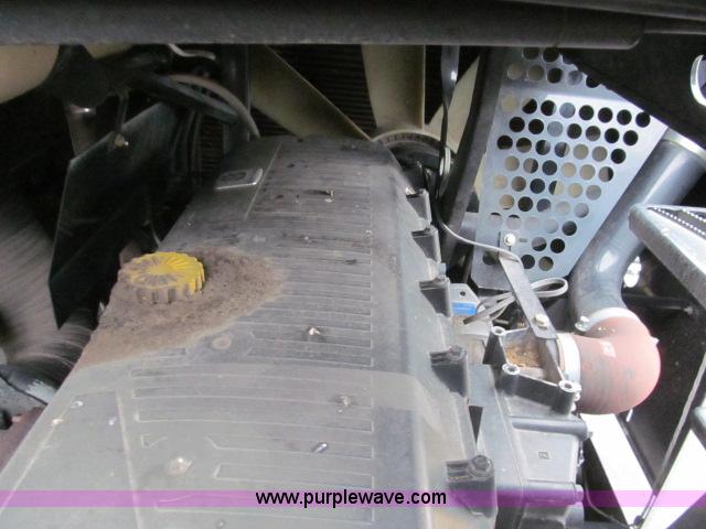 image for item B5093 2006 New Holland CR970 twin rotor combine