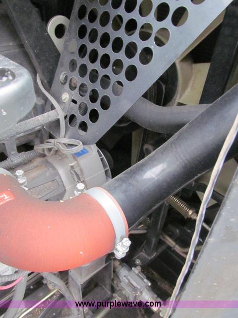 image for item B5093 2006 New Holland CR970 twin rotor combine