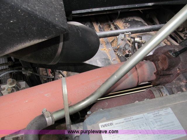 image for item B5093 2006 New Holland CR970 twin rotor combine