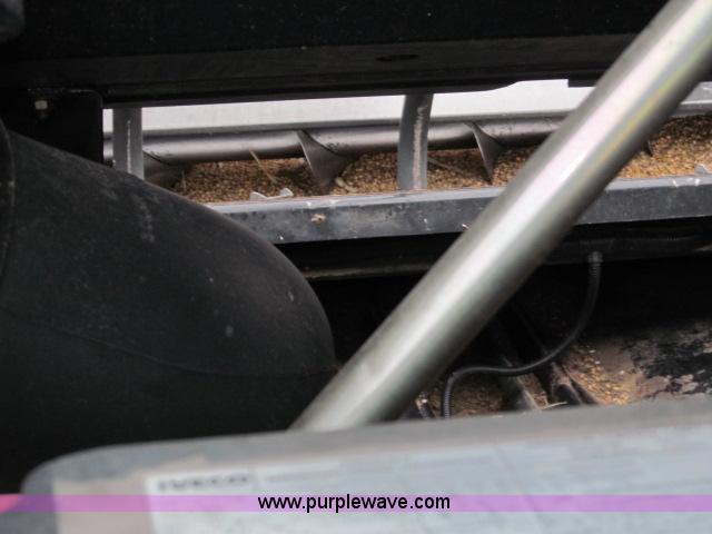 image for item B5093 2006 New Holland CR970 twin rotor combine