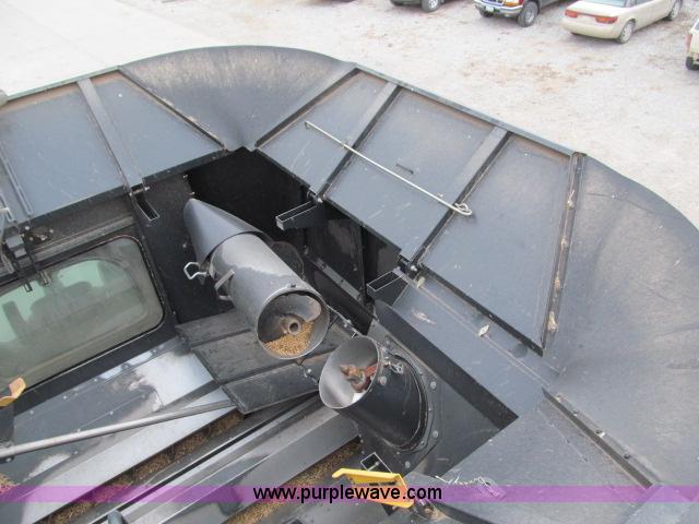 image for item B5093 2006 New Holland CR970 twin rotor combine