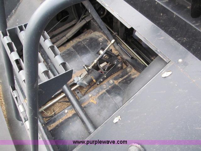 image for item B5093 2006 New Holland CR970 twin rotor combine