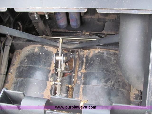 image for item B5093 2006 New Holland CR970 twin rotor combine