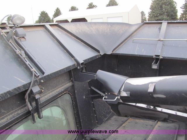 image for item B5093 2006 New Holland CR970 twin rotor combine