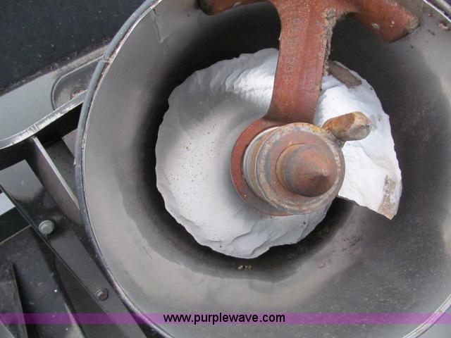 image for item B5093 2006 New Holland CR970 twin rotor combine