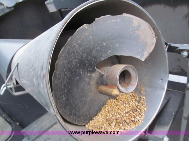 image for item B5093 2006 New Holland CR970 twin rotor combine