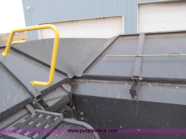 image for item B5093 2006 New Holland CR970 twin rotor combine