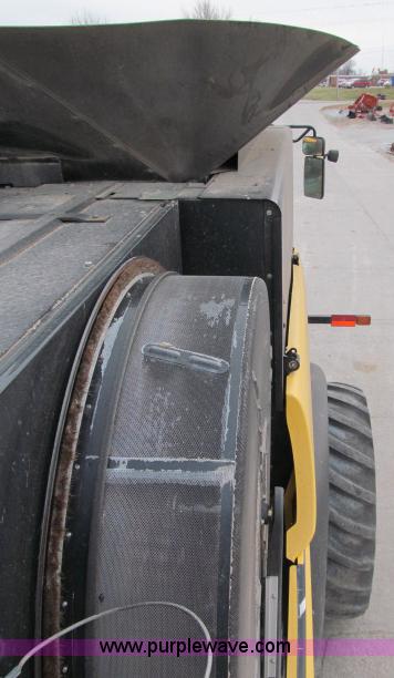 image for item B5093 2006 New Holland CR970 twin rotor combine