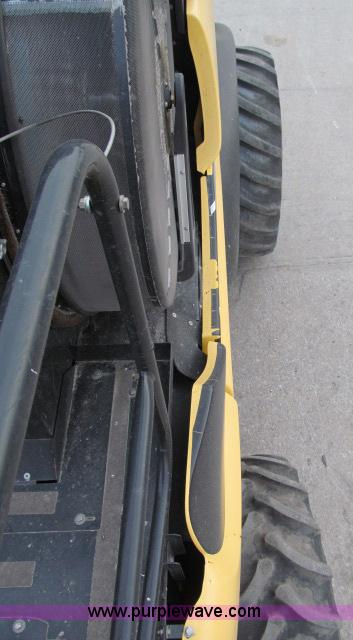 image for item B5093 2006 New Holland CR970 twin rotor combine