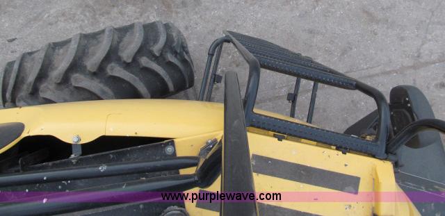 image for item B5093 2006 New Holland CR970 twin rotor combine